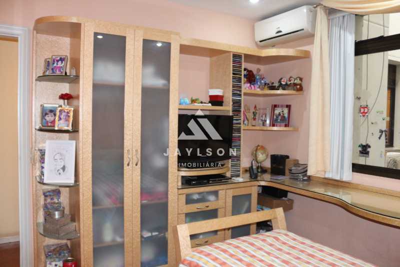 Apartamento à venda com 3 quartos, 208m² - Foto 9