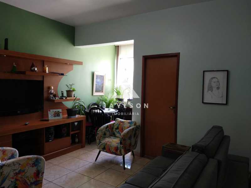 Apartamento à venda com 2 quartos, 70m² - Foto 1