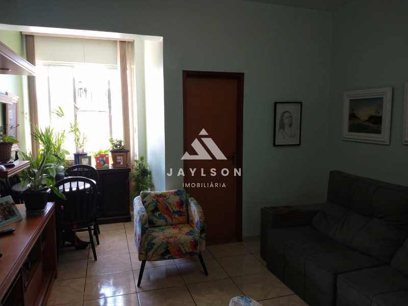 Apartamento à venda com 2 quartos, 70m² - Foto 2