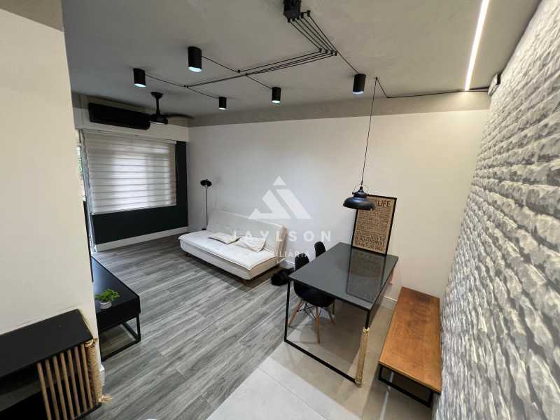 Apartamento à venda com 2 quartos, 70m² - Foto 2