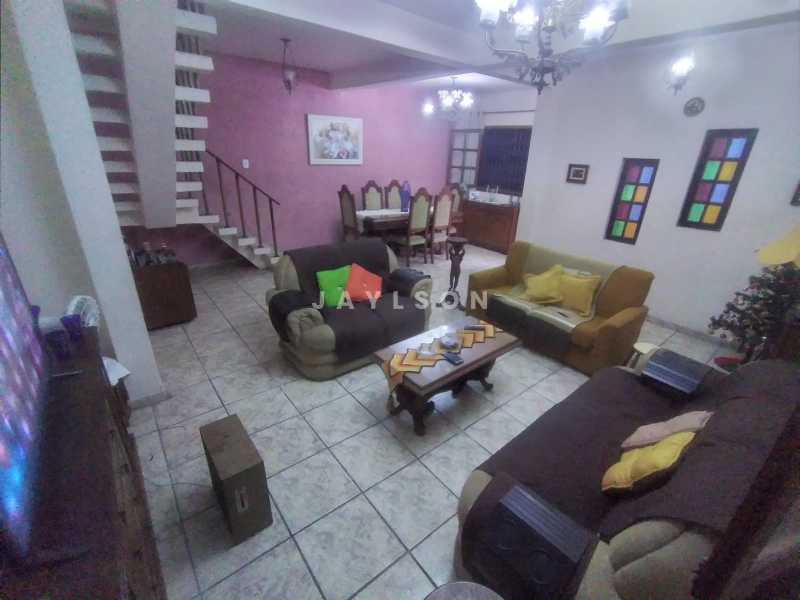 Casa à venda com 3 quartos, 360m² - Foto 1