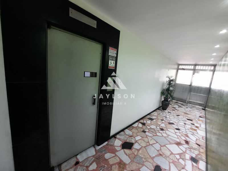 Apartamento à venda com 2 quartos, 61m² - Foto 2