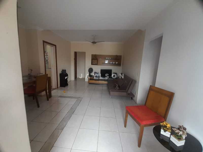 Apartamento à venda com 2 quartos, 80m² - Foto 2