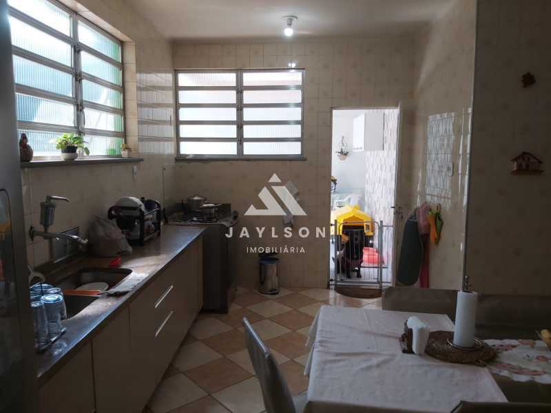 Casa à venda com 5 quartos, 240m² - Foto 16