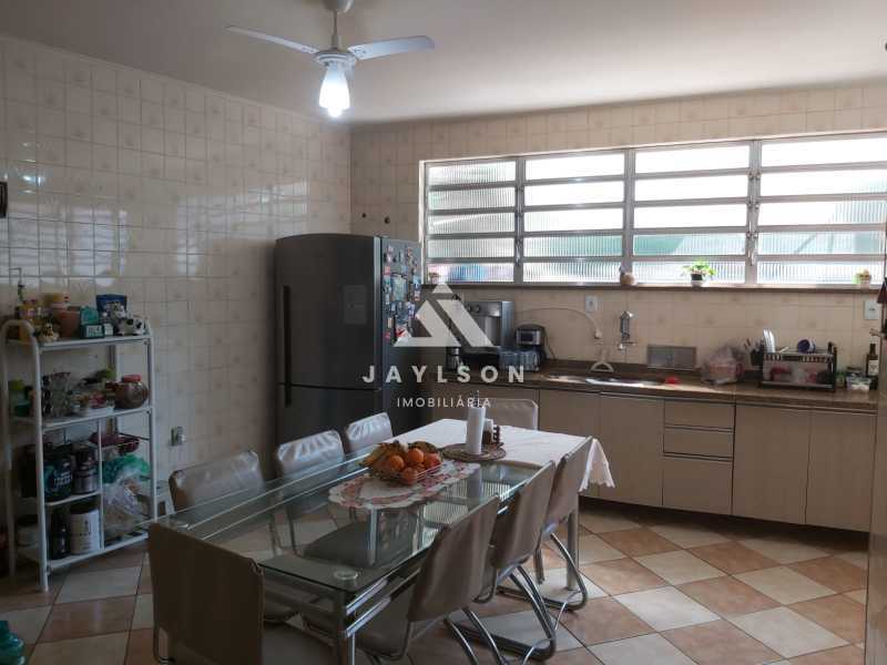 Casa à venda com 5 quartos, 240m² - Foto 18