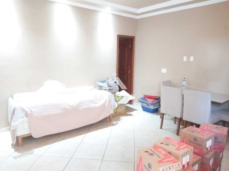 Casa à venda com 5 quartos, 240m² - Foto 26