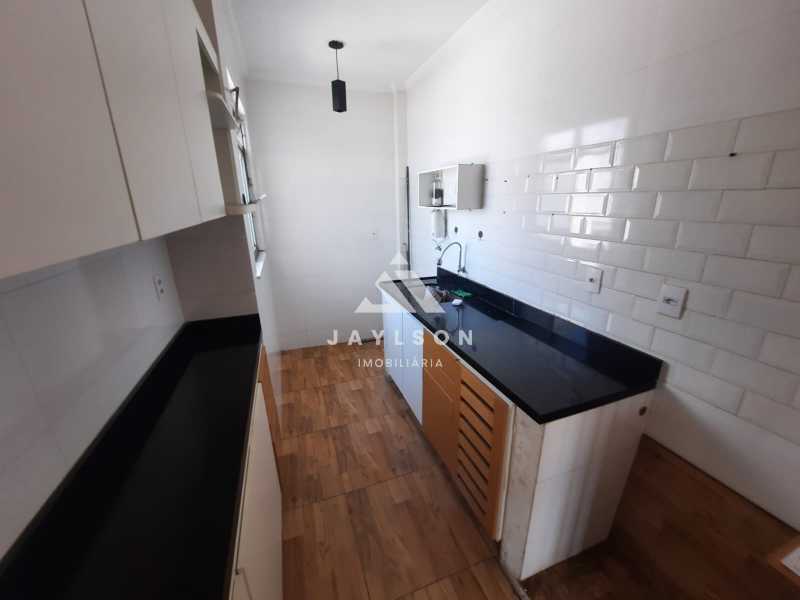 Apartamento à venda com 2 quartos, 65m² - Foto 4