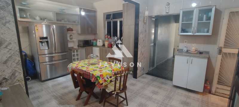 Casa à venda com 4 quartos, 300m² - Foto 16