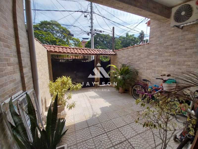 Casa à venda com 2 quartos, 131m² - Foto 13