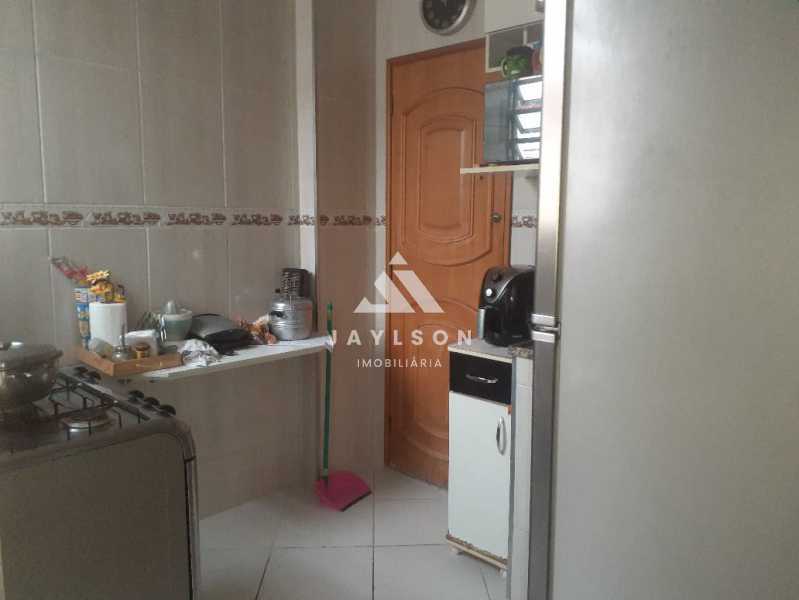 Apartamento à venda com 2 quartos, 64m² - Foto 13