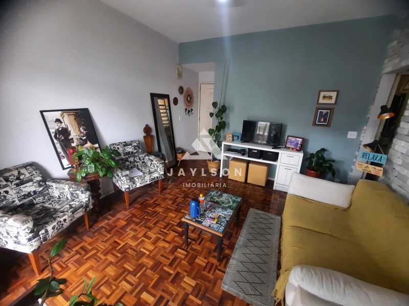 Apartamento à venda com 2 quartos, 70m² - Foto 3