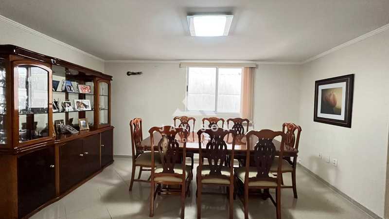 Apartamento à venda com 3 quartos, 200m² - Foto 5