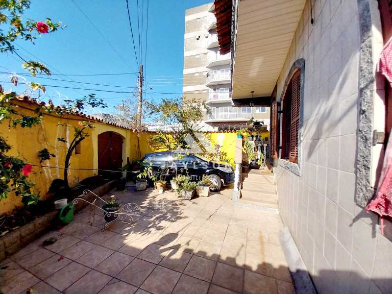 Casa à venda com 5 quartos, 245m² - Foto 17