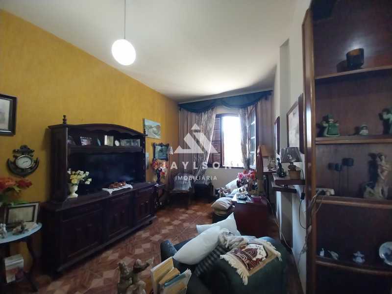 Casa à venda com 5 quartos, 245m² - Foto 25