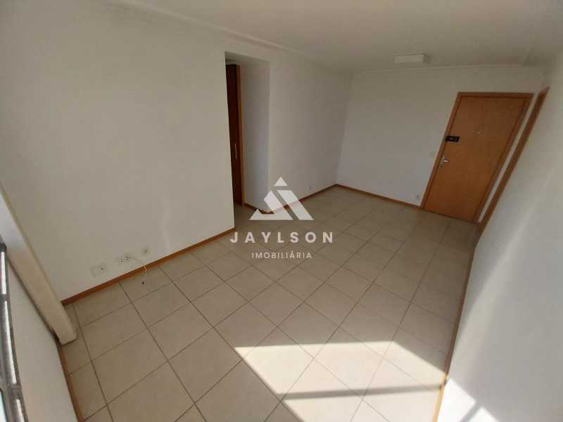 Apartamento à venda com 2 quartos, 62m² - Foto 3