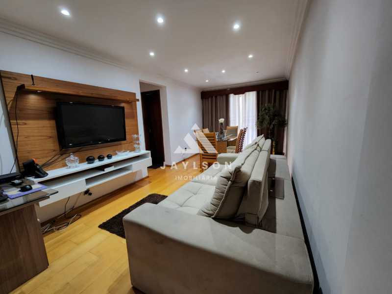 Apartamento à venda com 2 quartos, 80m² - Foto 1