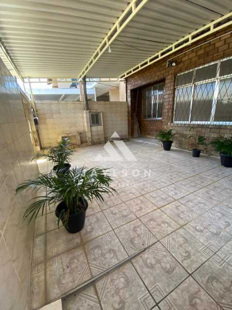 Casa à venda com 3 quartos, 250m² - Foto 1