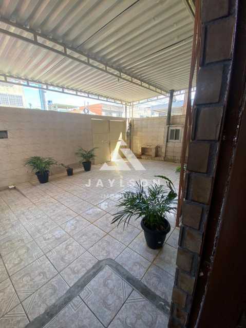 Casa à venda com 3 quartos, 250m² - Foto 2