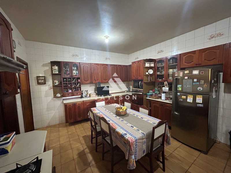 Apartamento à venda com 3 quartos, 222m² - Foto 22