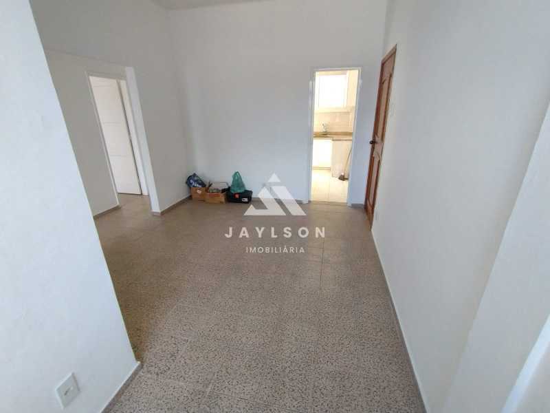 Apartamento à venda com 3 quartos, 77m² - Foto 2