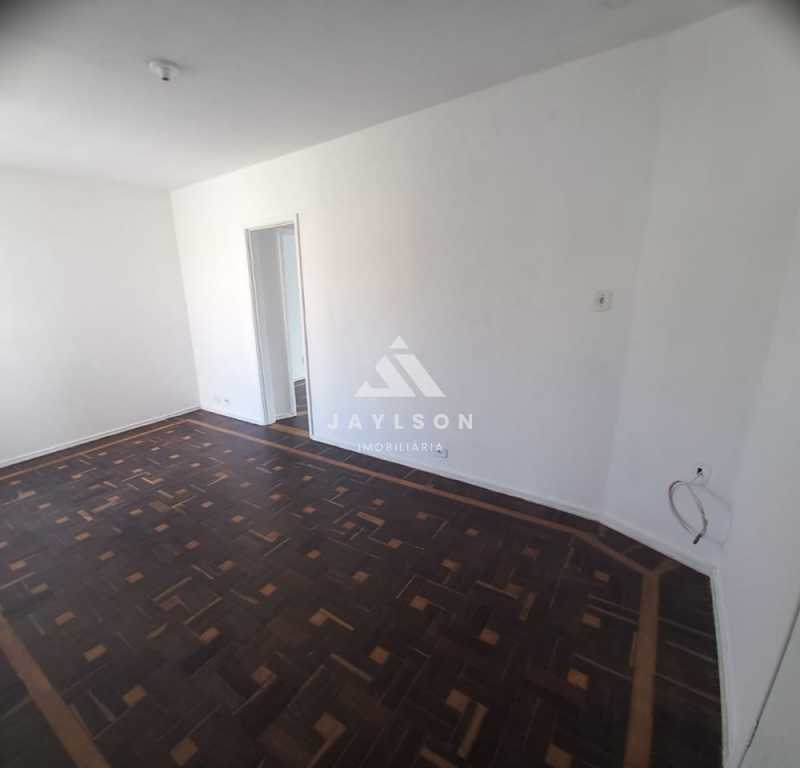 Apartamento à venda com 2 quartos, 64m² - Foto 11