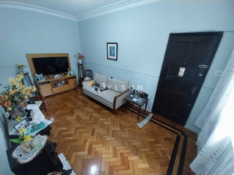 Apartamento à venda com 2 quartos, 70m² - Foto 2