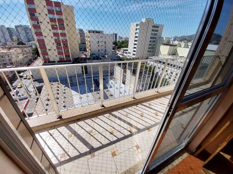 Apartamento à venda com 2 quartos, 65m² - Foto 13