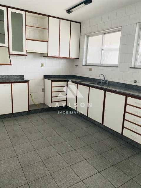 Apartamento para alugar com 2 quartos, 140m² - Foto 12