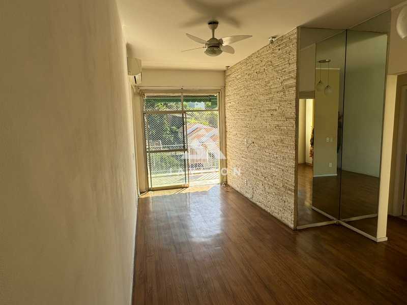 Apartamento à venda com 2 quartos, 75m² - Foto 4