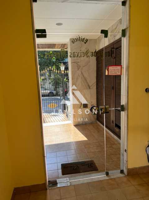 Apartamento à venda com 2 quartos, 75m² - Foto 28