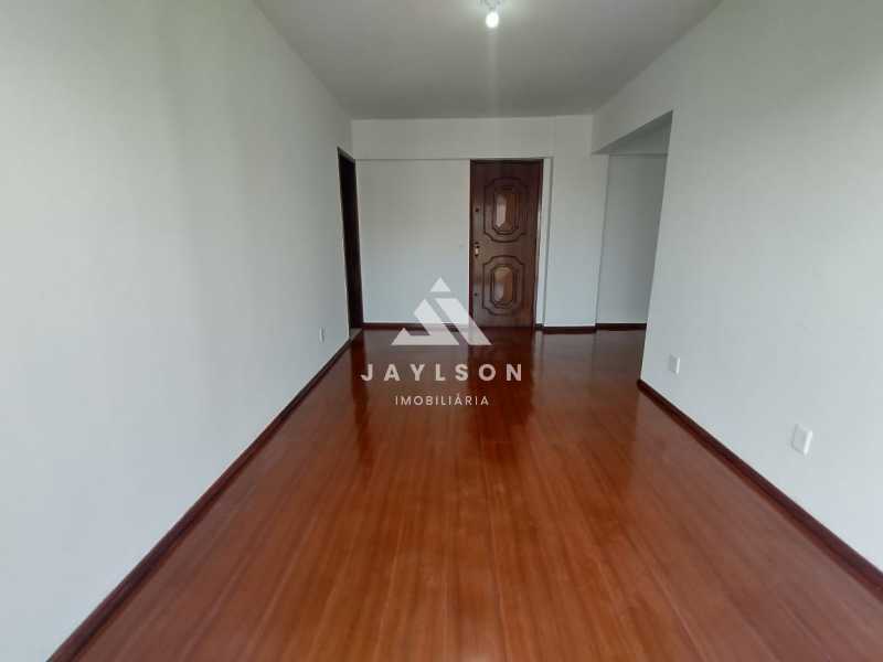 Apartamento à venda com 2 quartos, 70m² - Foto 9