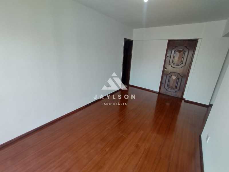 Apartamento à venda com 2 quartos, 70m² - Foto 10