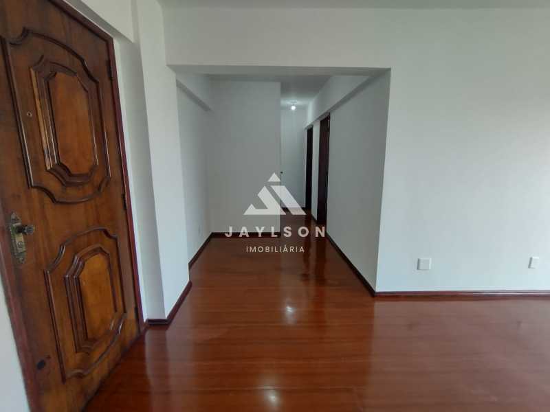 Apartamento à venda com 2 quartos, 70m² - Foto 11