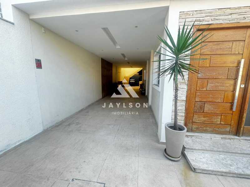 Casa de Condomínio à venda com 5 quartos, 402m² - Foto 3