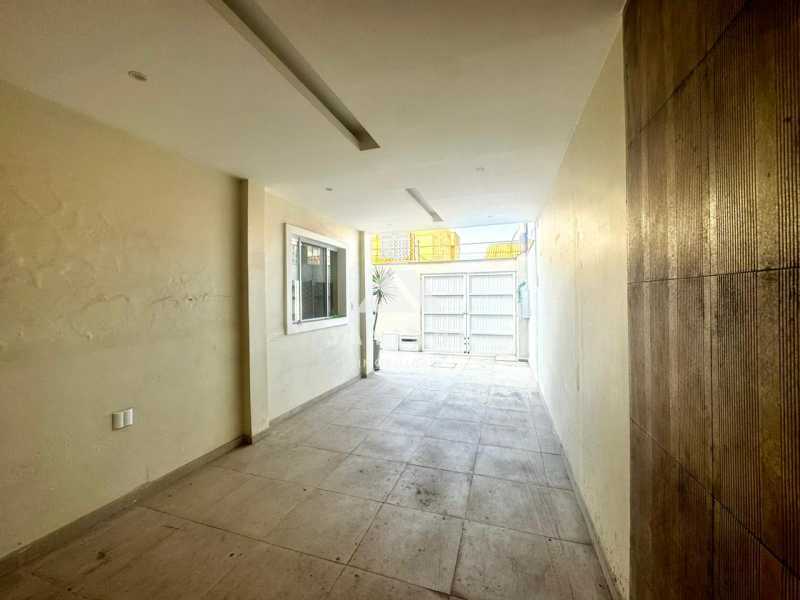 Casa de Condomínio à venda com 5 quartos, 402m² - Foto 4