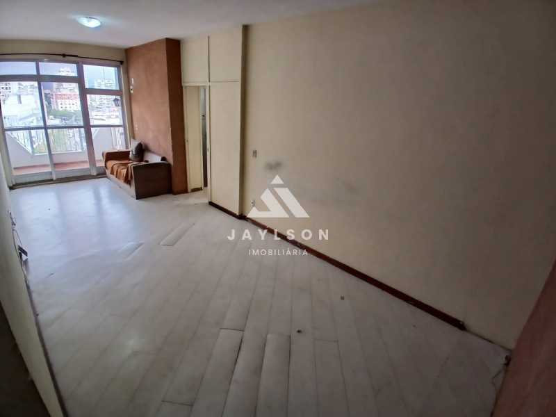 Apartamento à venda com 2 quartos, 80m² - Foto 2