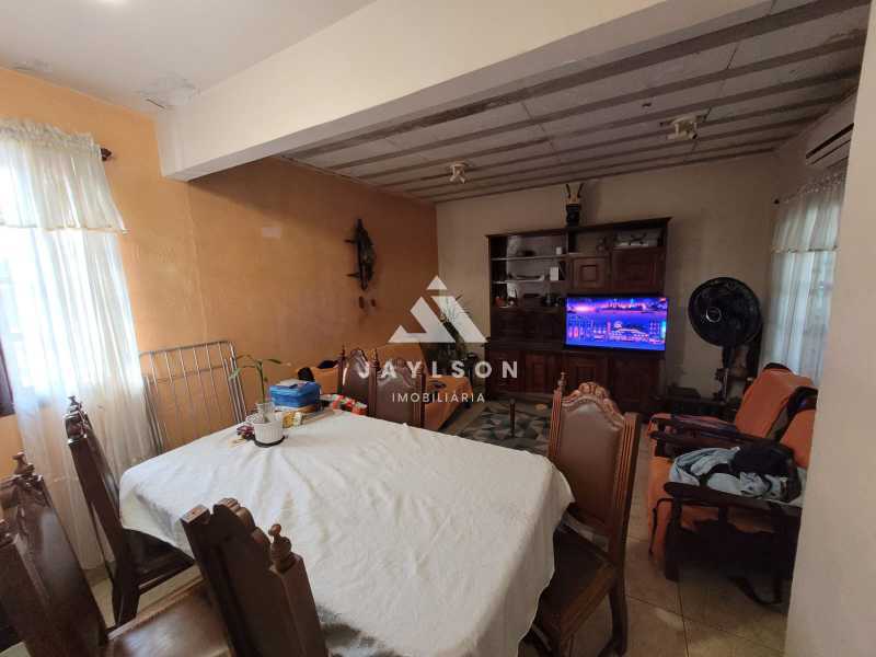 Casa de Vila à venda com 7 quartos, 180m² - Foto 3