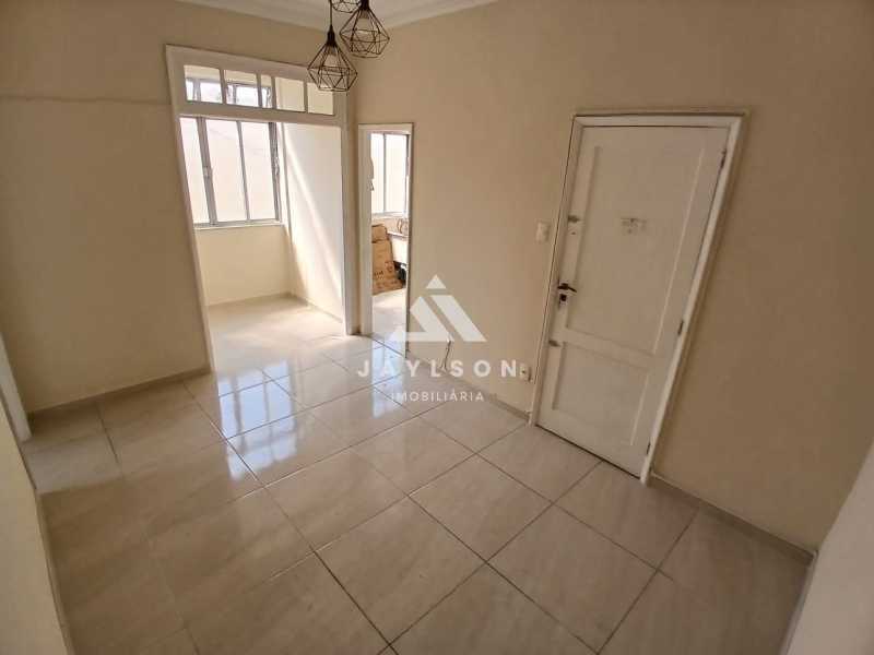 Apartamento à venda com 2 quartos, 60m² - Foto 2