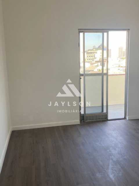 Apartamento à venda com 2 quartos, 70m² - Foto 2