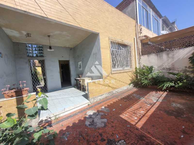 Casa à venda com 4 quartos, 130m² - Foto 1