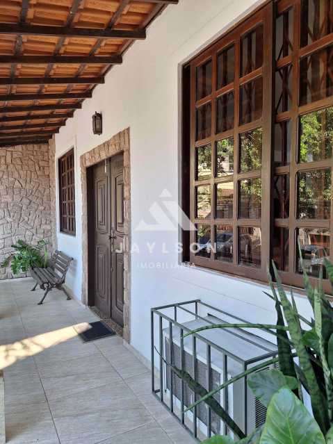 Casa à venda com 5 quartos, 276m² - Foto 14