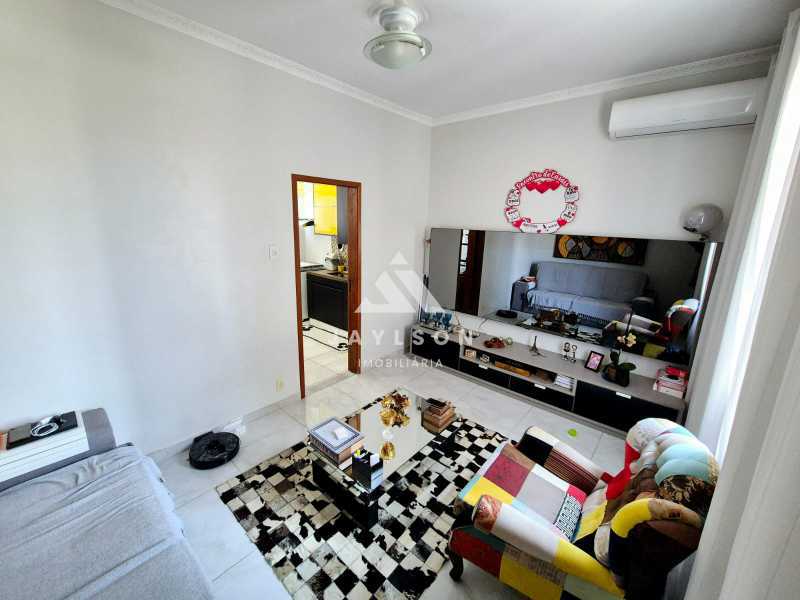 Apartamento à venda com 2 quartos, 67m² - Foto 2