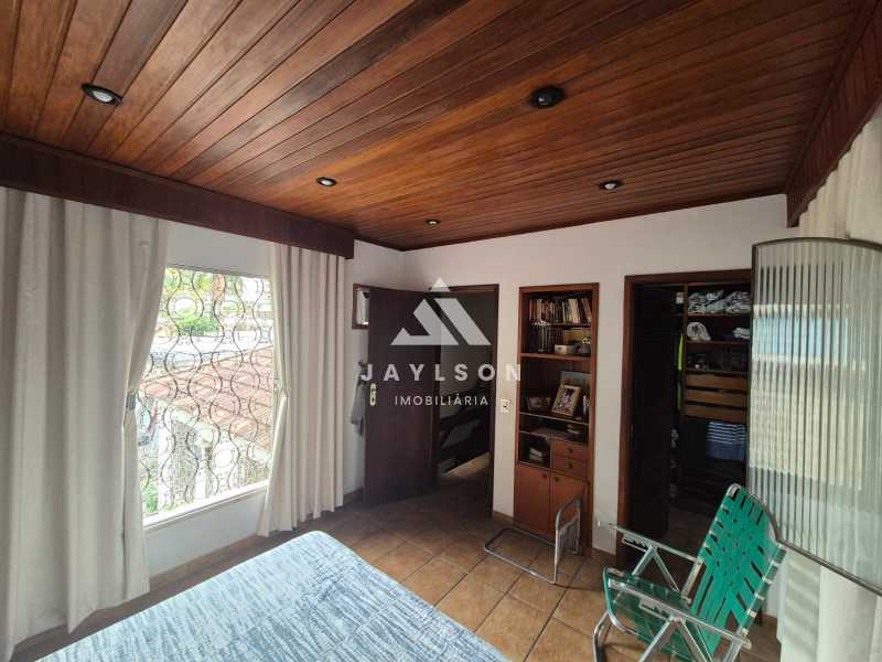 Casa à venda com 4 quartos, 240m² - Foto 15