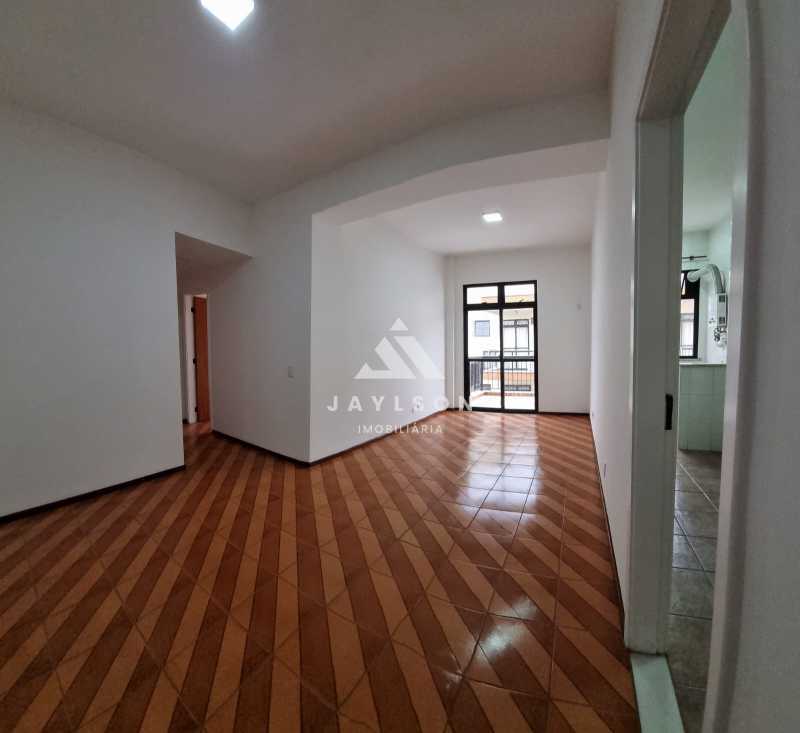 Apartamento à venda com 2 quartos, 68m² - Foto 2