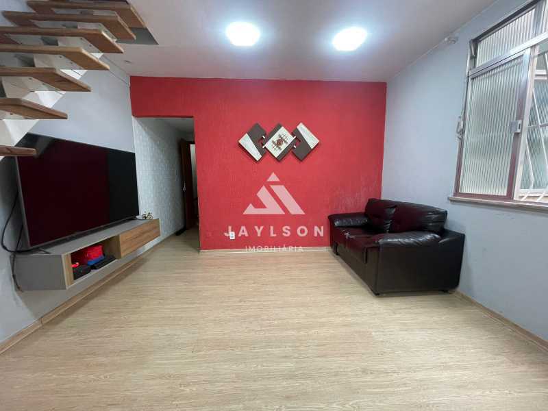 Apartamento à venda com 2 quartos, 70m² - Foto 2