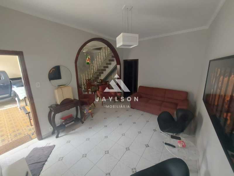 Casa à venda com 5 quartos, 180m² - Foto 3