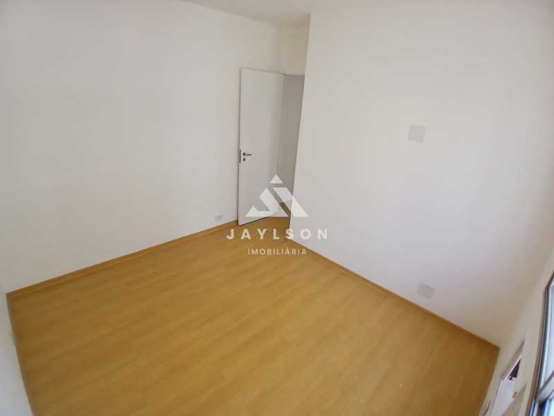 Apartamento à venda com 2 quartos, 75m² - Foto 13