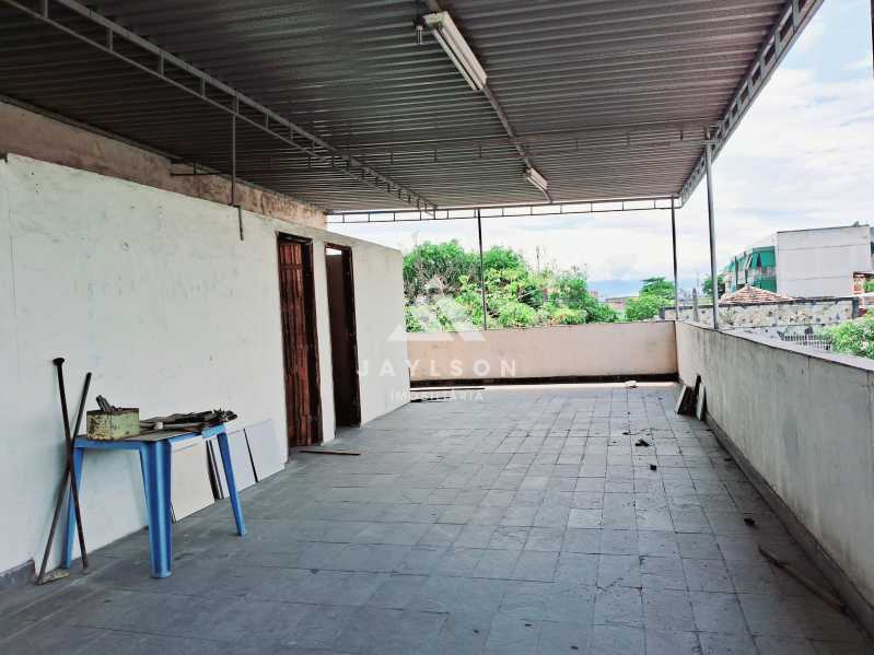 Casa à venda com 6 quartos, 199m² - Foto 29