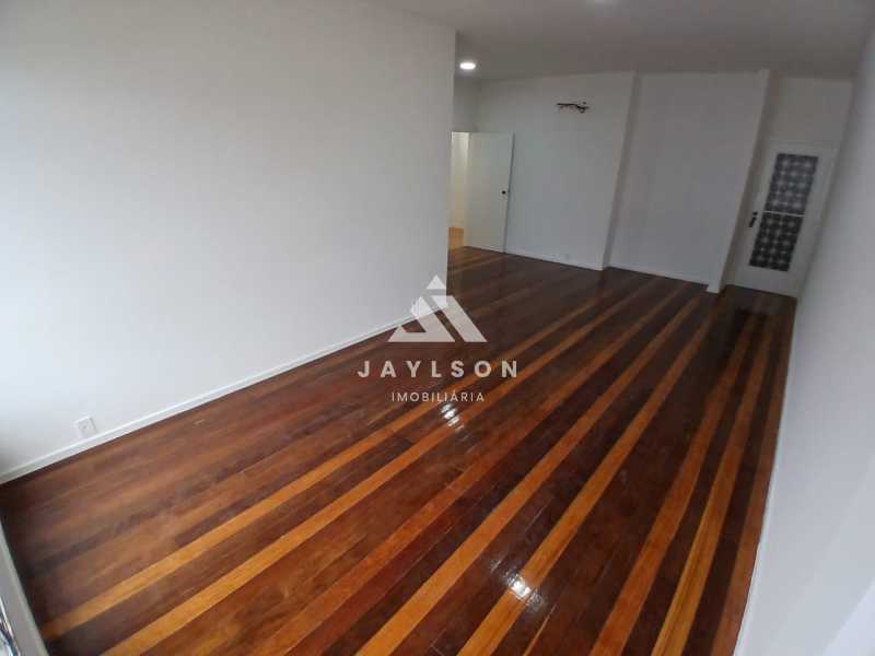 Apartamento à venda com 3 quartos, 130m² - Foto 3