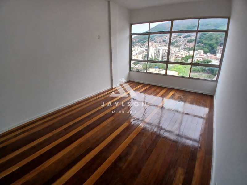 Apartamento à venda com 3 quartos, 130m² - Foto 4